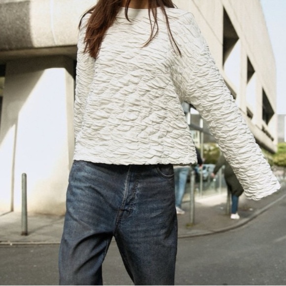 ZARA TEXTURED SWEATSHIRT - Picture 1 of 14